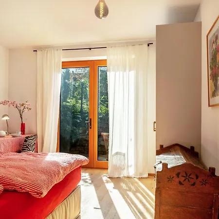 Escape To The Apartamento